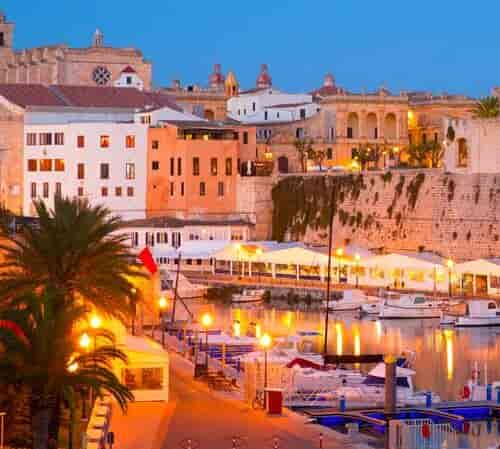 Ciutadella-de-Menorca-en-las-islas-baleares (1) (1)